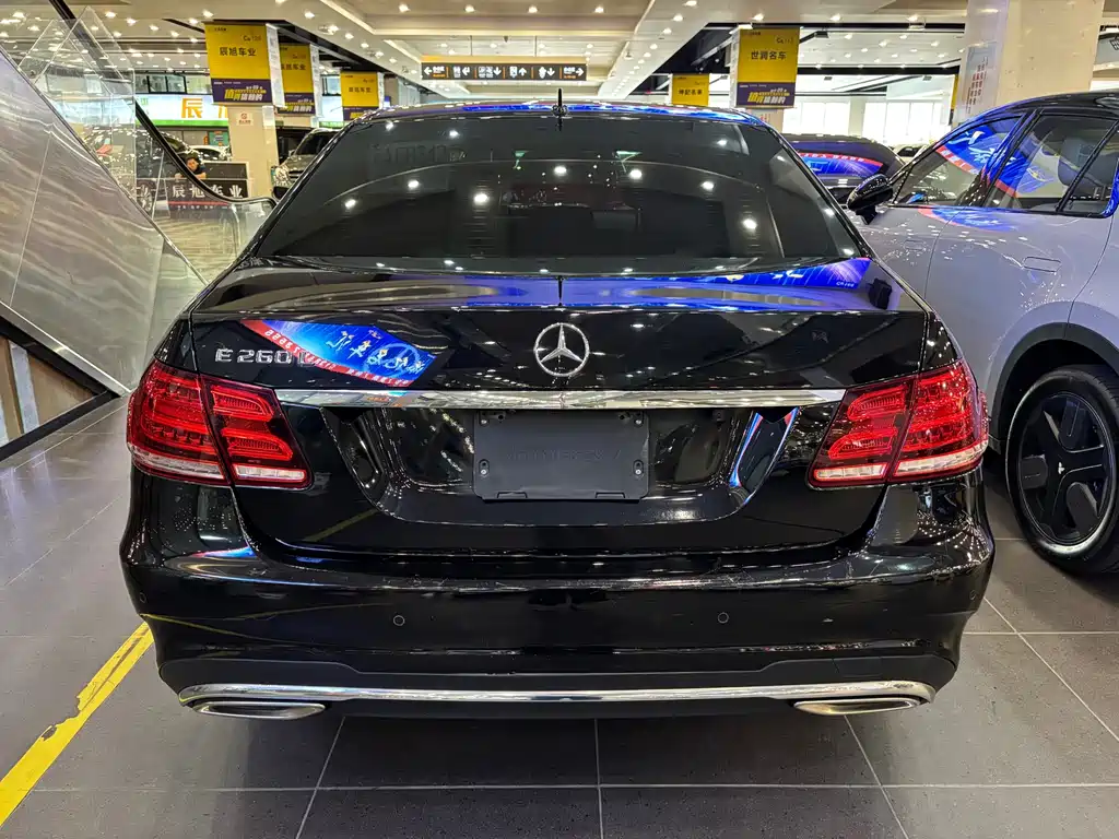 Mercedes-Benz E-Class — миниатюра 4