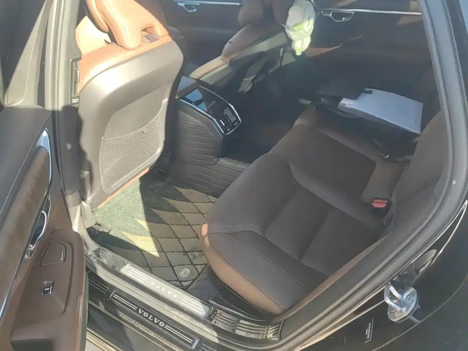 Volvo S90 — миниатюра 11