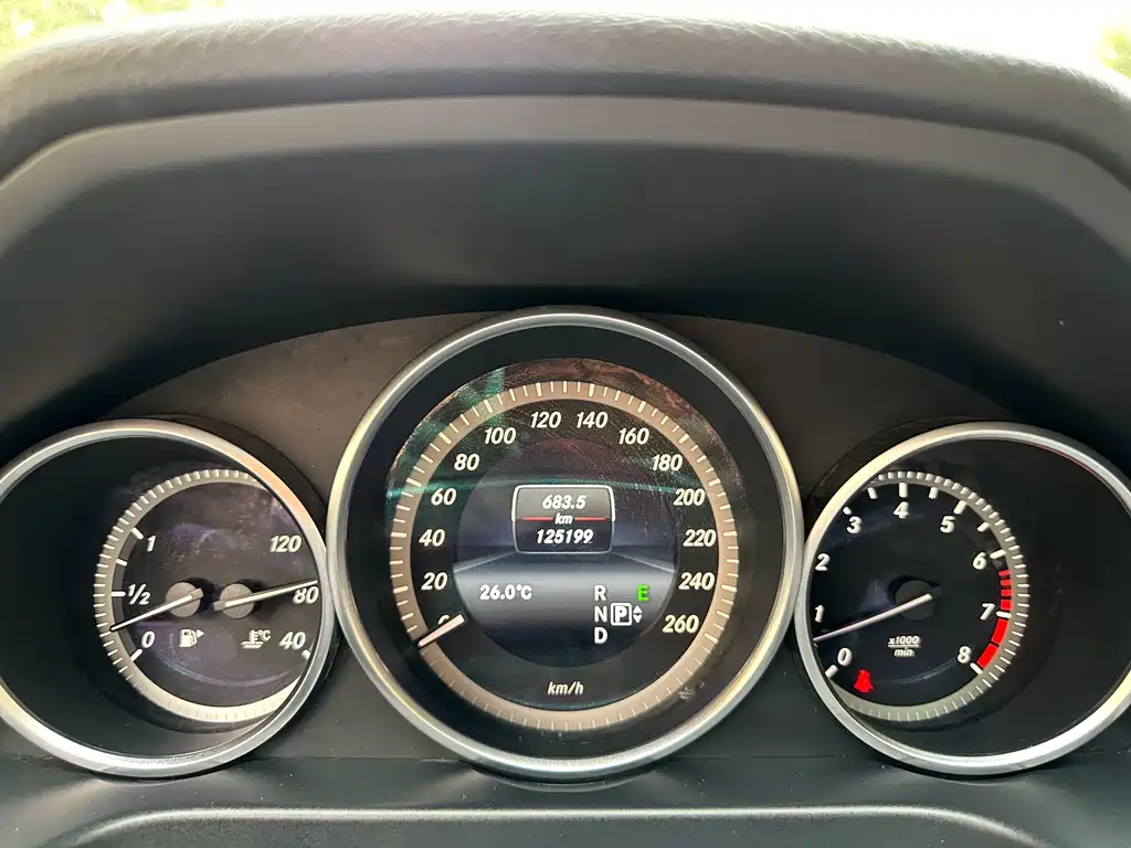 Mercedes-Benz E-Class — миниатюра 17