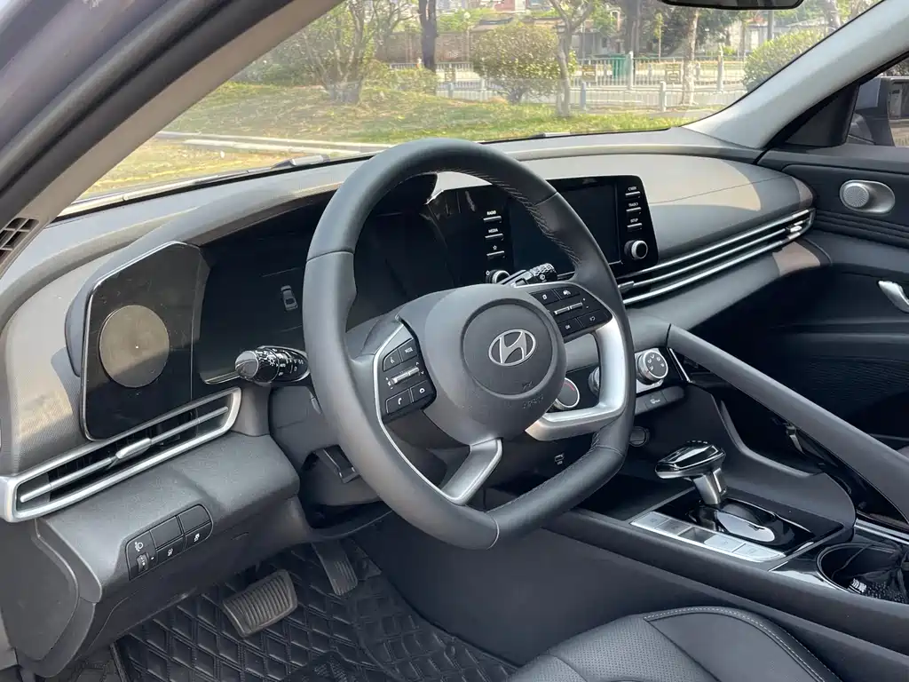 Hyundai Elantra — миниатюра 15
