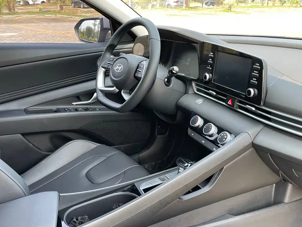 Hyundai Elantra — миниатюра 19