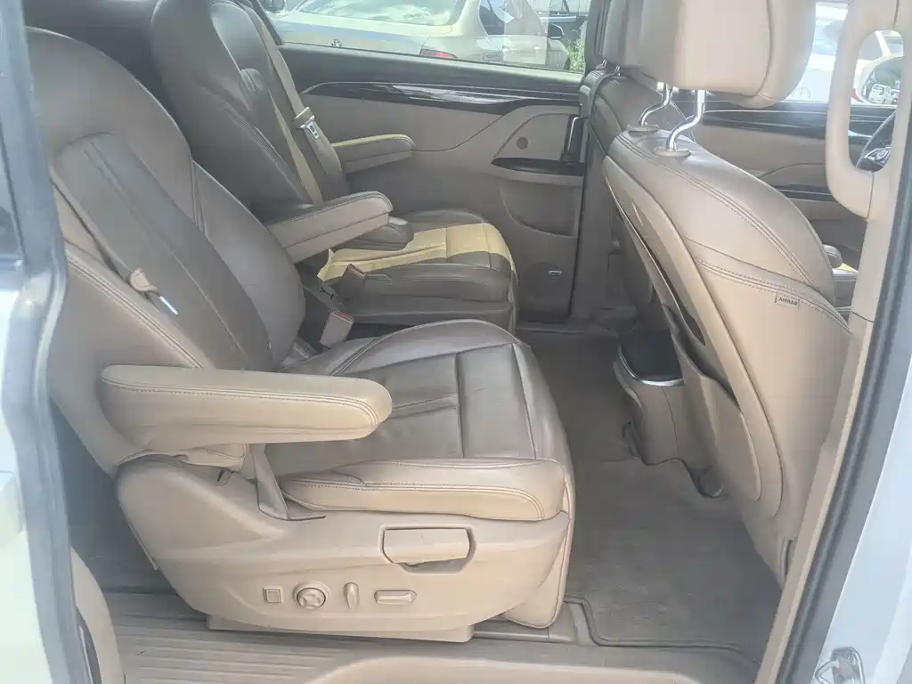 Buick GL8 — миниатюра 6