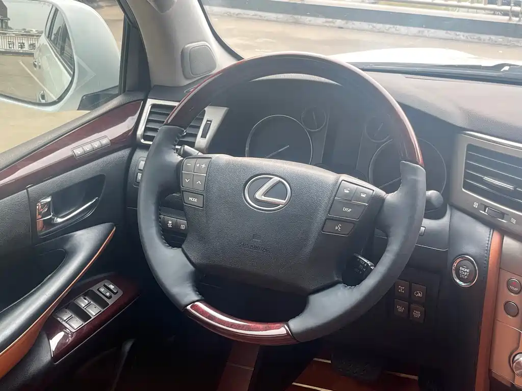 Lexus LX — миниатюра 15