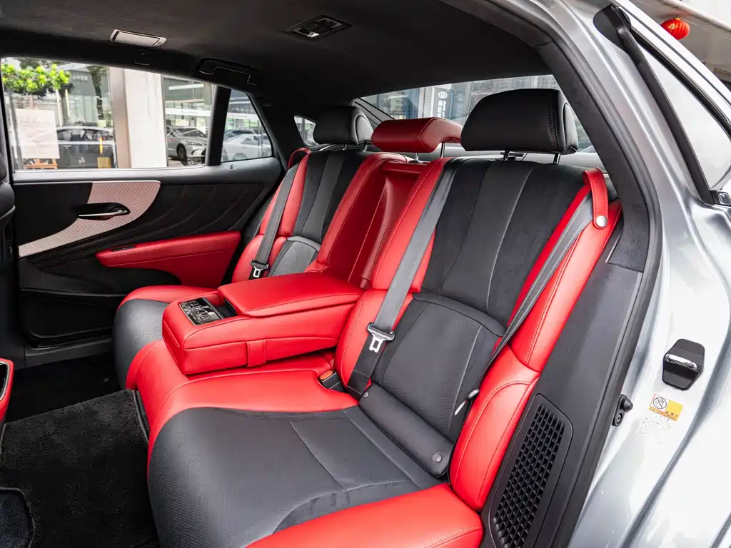 Lexus LS — миниатюра 12