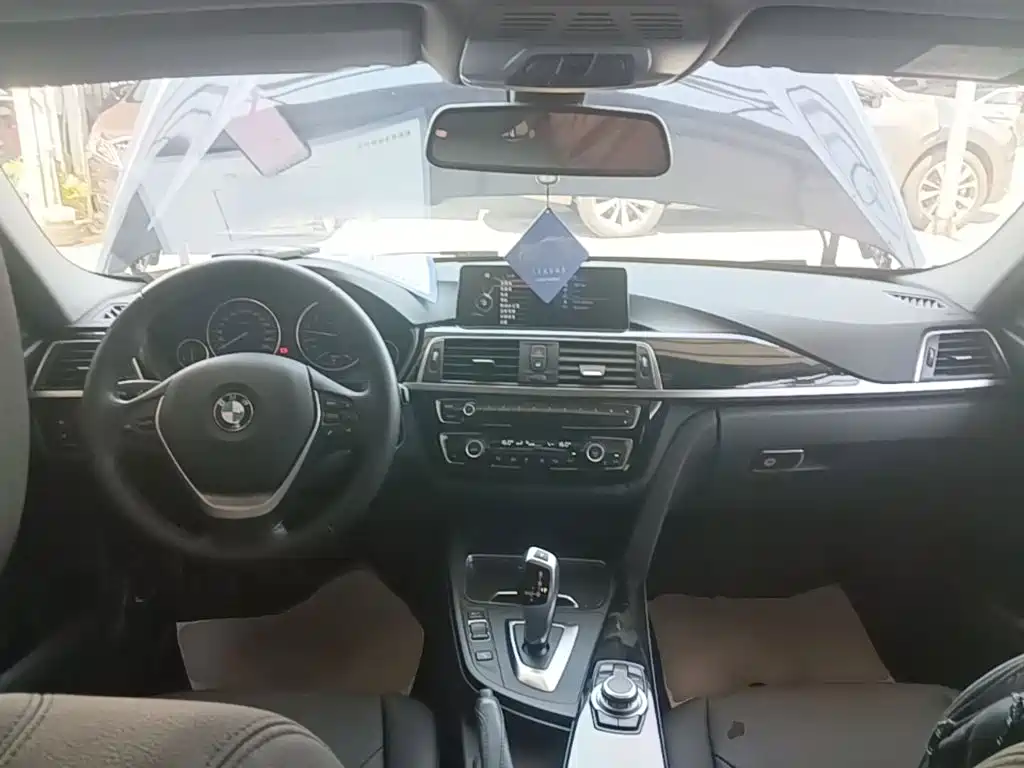 BMW 3 Series — миниатюра 10