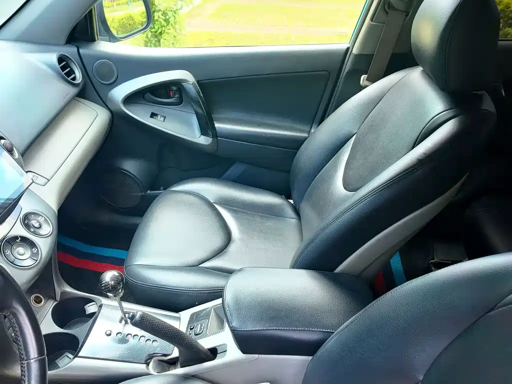Toyota RAV4 — миниатюра 21