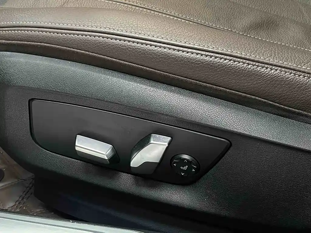 BMW 7 Series — миниатюра 24