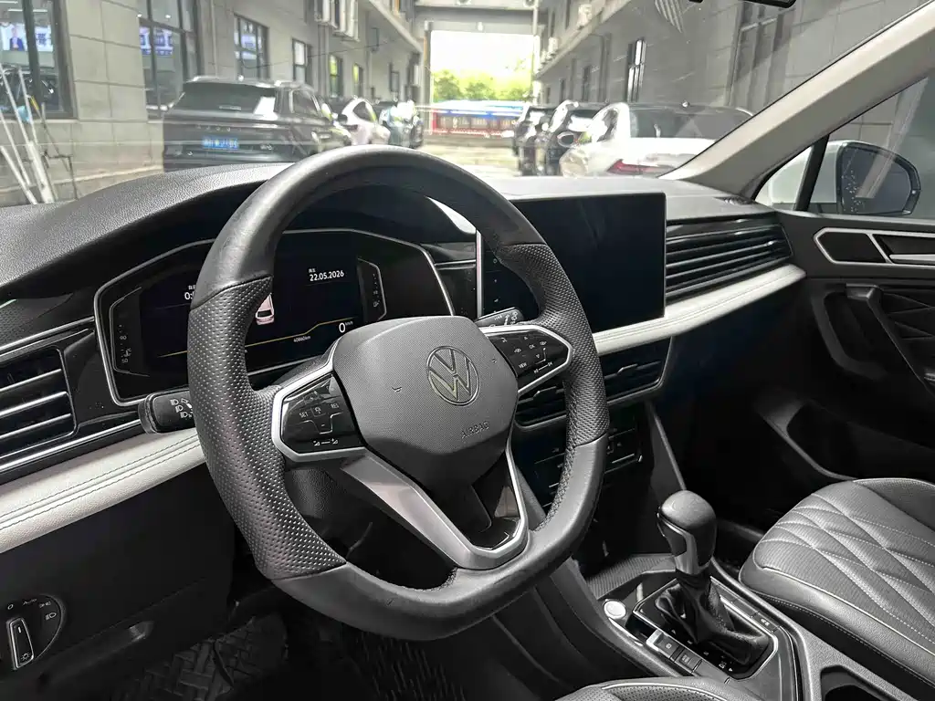 Volkswagen Tiguan L L 2023 330TSI AT Smart