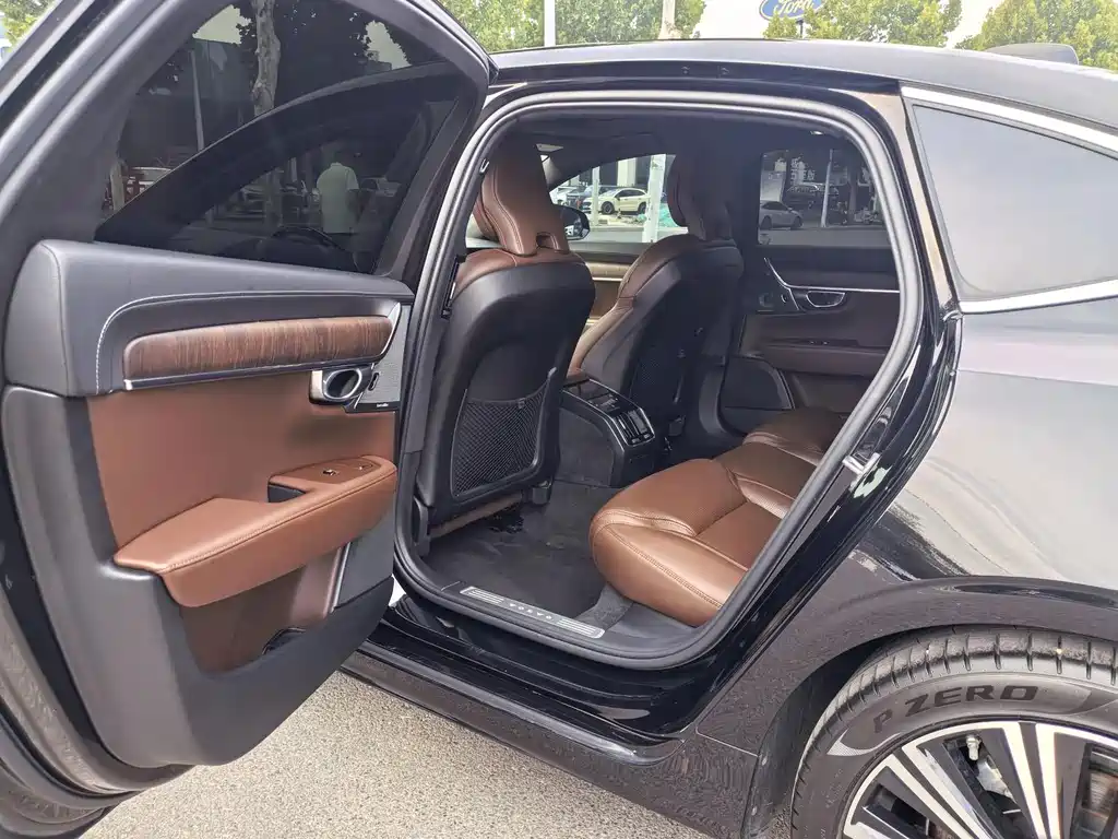 Volvo S90 — миниатюра 5