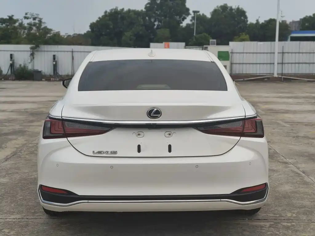 Lexus ES — миниатюра 6