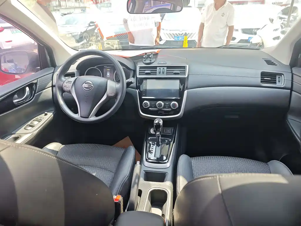 Nissan Tiida — миниатюра 6