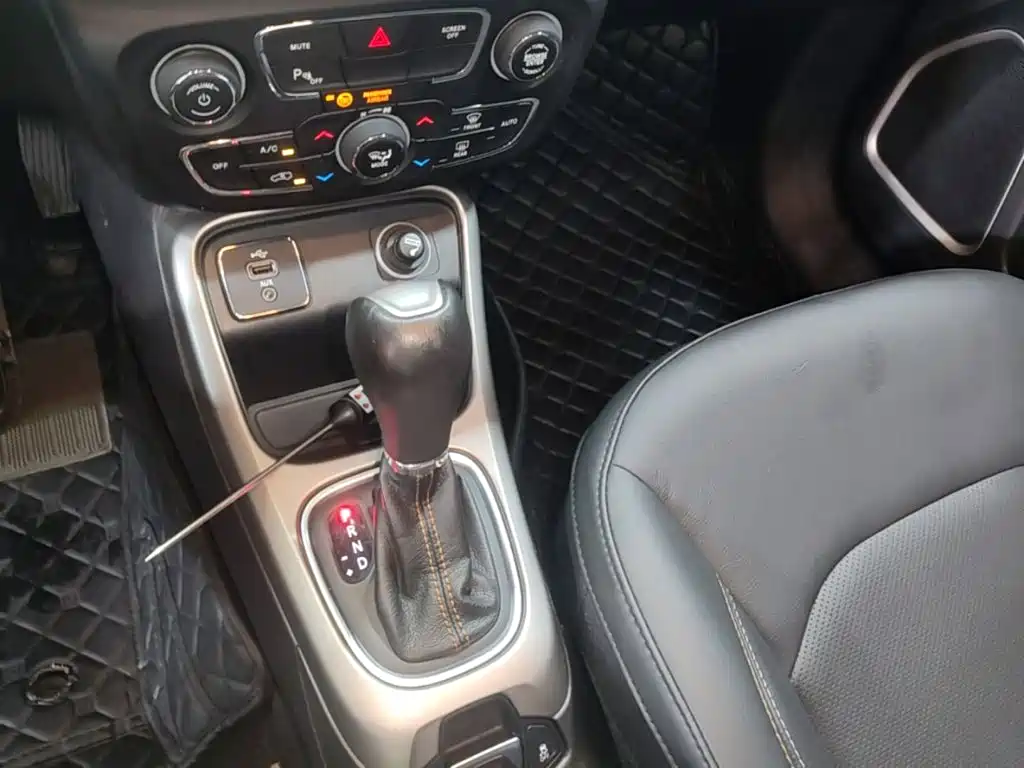 Jeep Compass — миниатюра 14