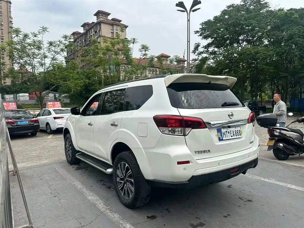 Nissan Terra 2018 2.5L AT Luxury