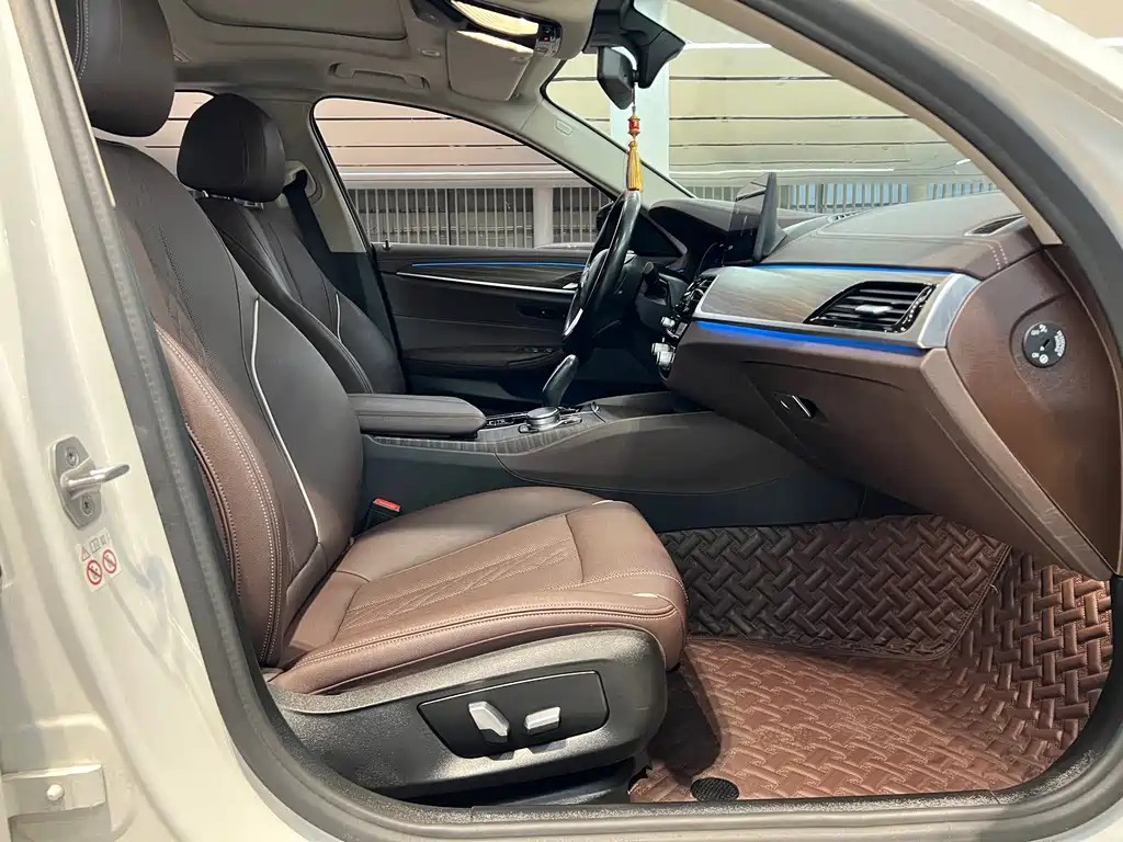 BMW 5 Series New Energy — миниатюра 12