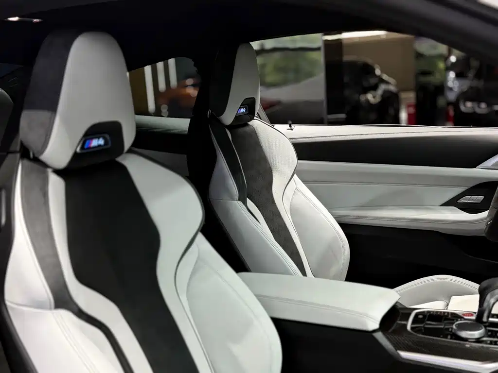 BMW M4 — миниатюра 12