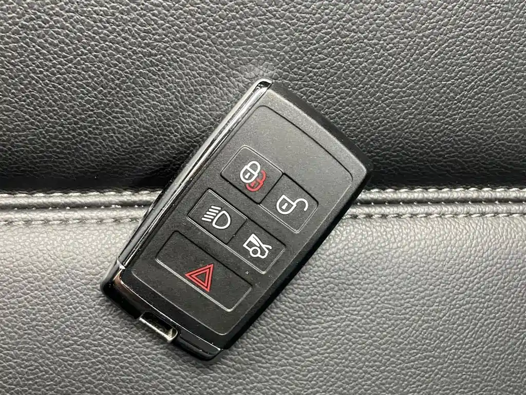 Jaguar XEL — миниатюра 17
