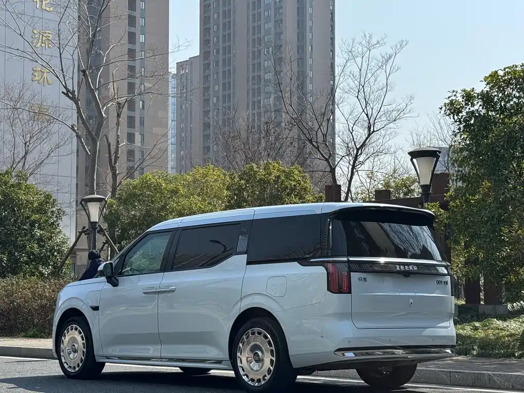 ZEEKR EXTREME KRYPTON 009