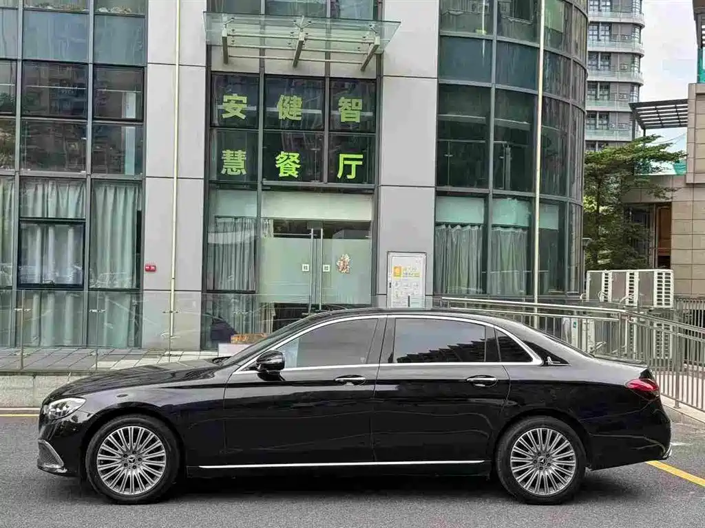 Mercedes-Benz E-Class — миниатюра 3