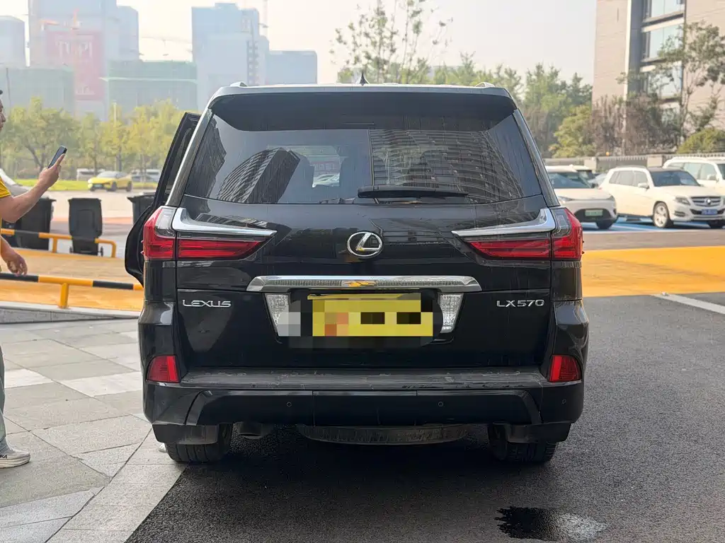 Lexus LX — миниатюра 4