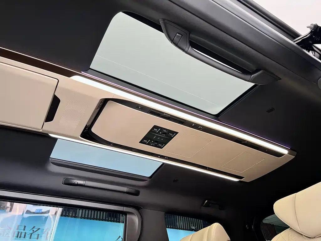 Toyota Alphard — миниатюра 12