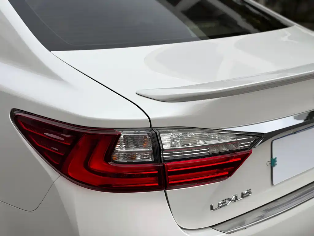 Lexus ES — миниатюра 15