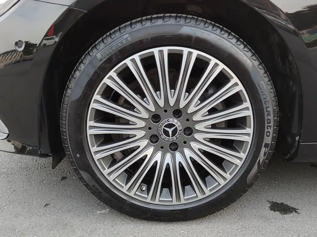 Mercedes-Benz E-Class — миниатюра 13