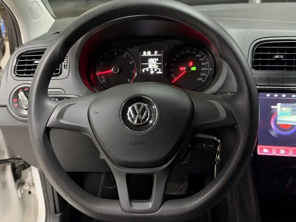 Volkswagen Polo — миниатюра 8