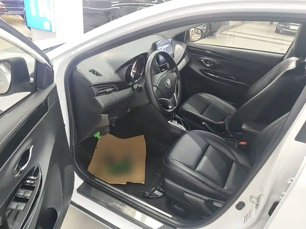 Toyota Yaris L — миниатюра 16
