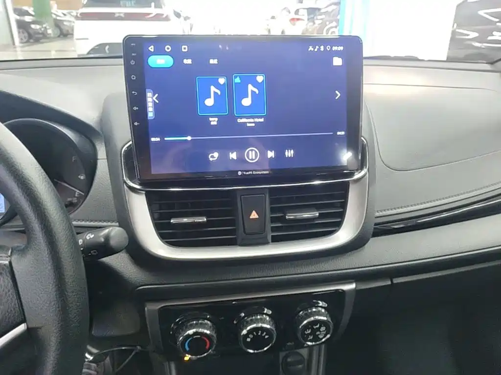 Toyota Yaris L — миниатюра 13