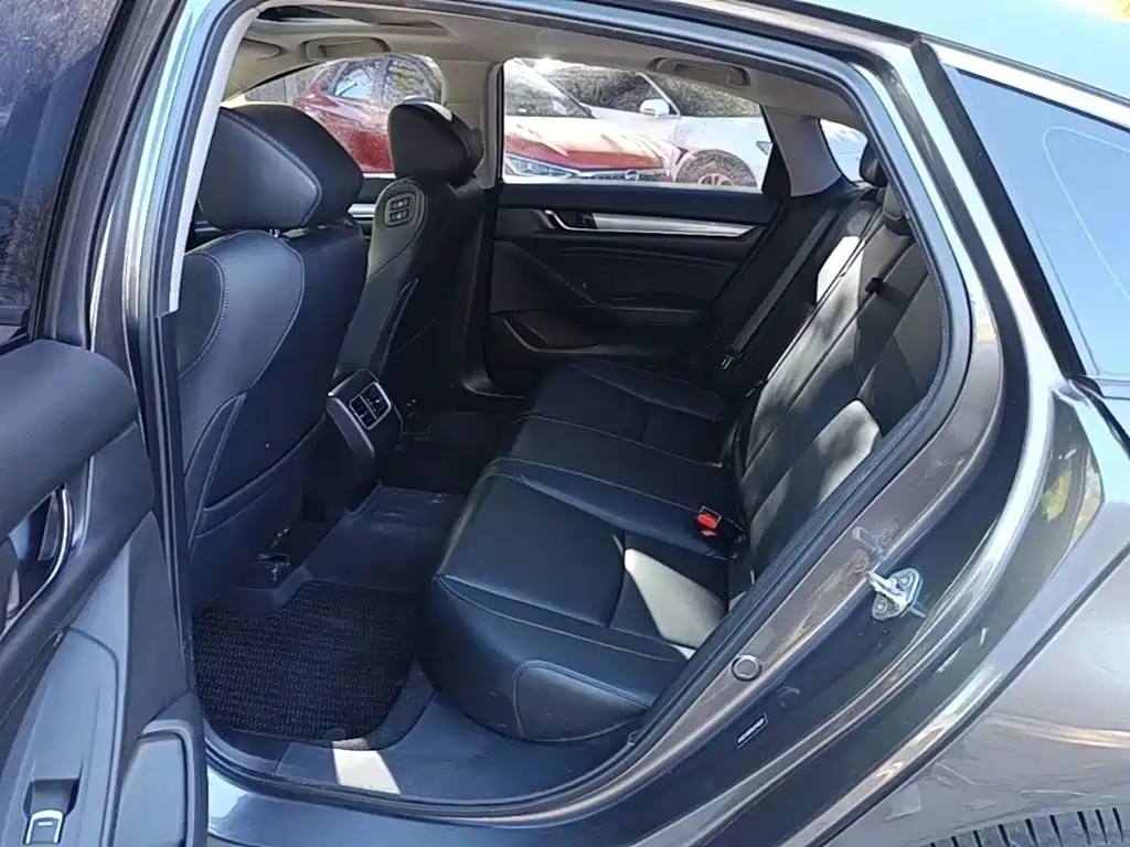 Honda Accord — миниатюра 17