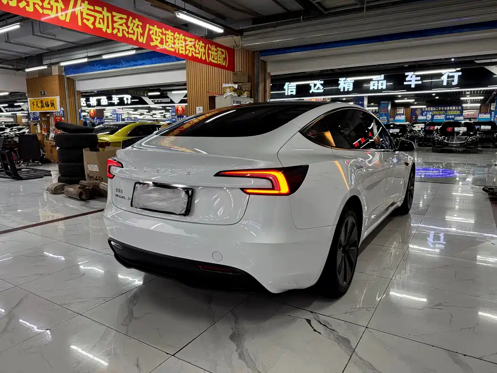 Tesla Model 3 — миниатюра 9