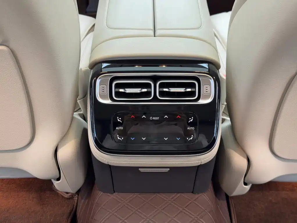 Mercedes-Benz S-Class — миниатюра 13