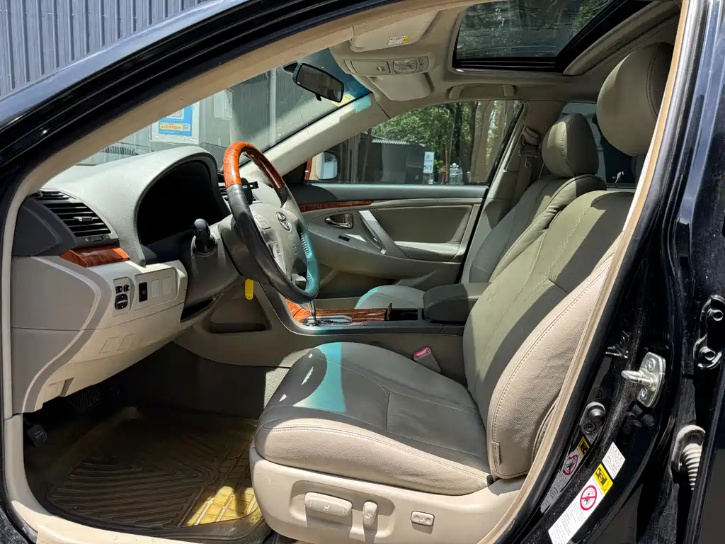 Toyota Camry — миниатюра 4