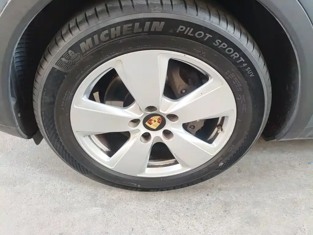 Porsche Cayenne — миниатюра 23