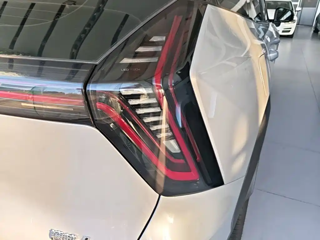 Geely Boyue L — миниатюра 8