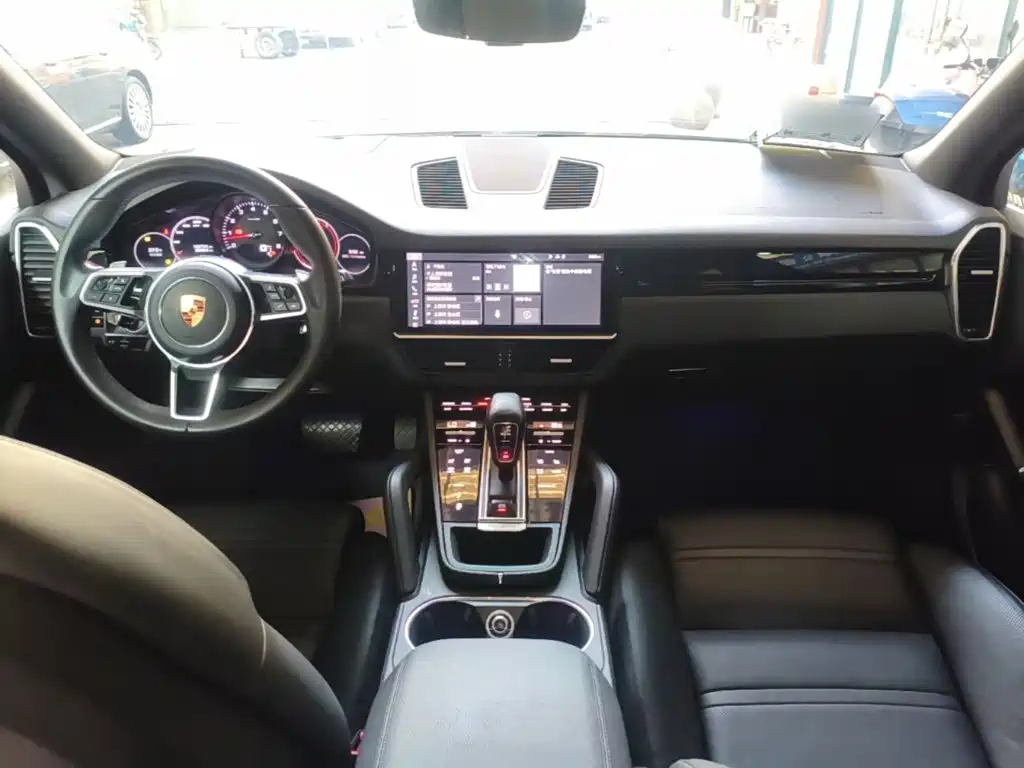 Porsche Cayenne — миниатюра 10