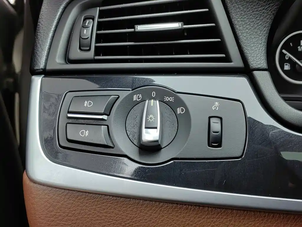 BMW 5 Series (Import) — миниатюра 21