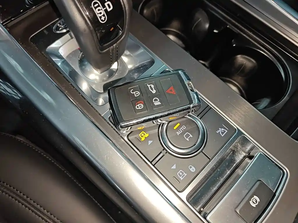Land Rover Sport PHEV — миниатюра 9