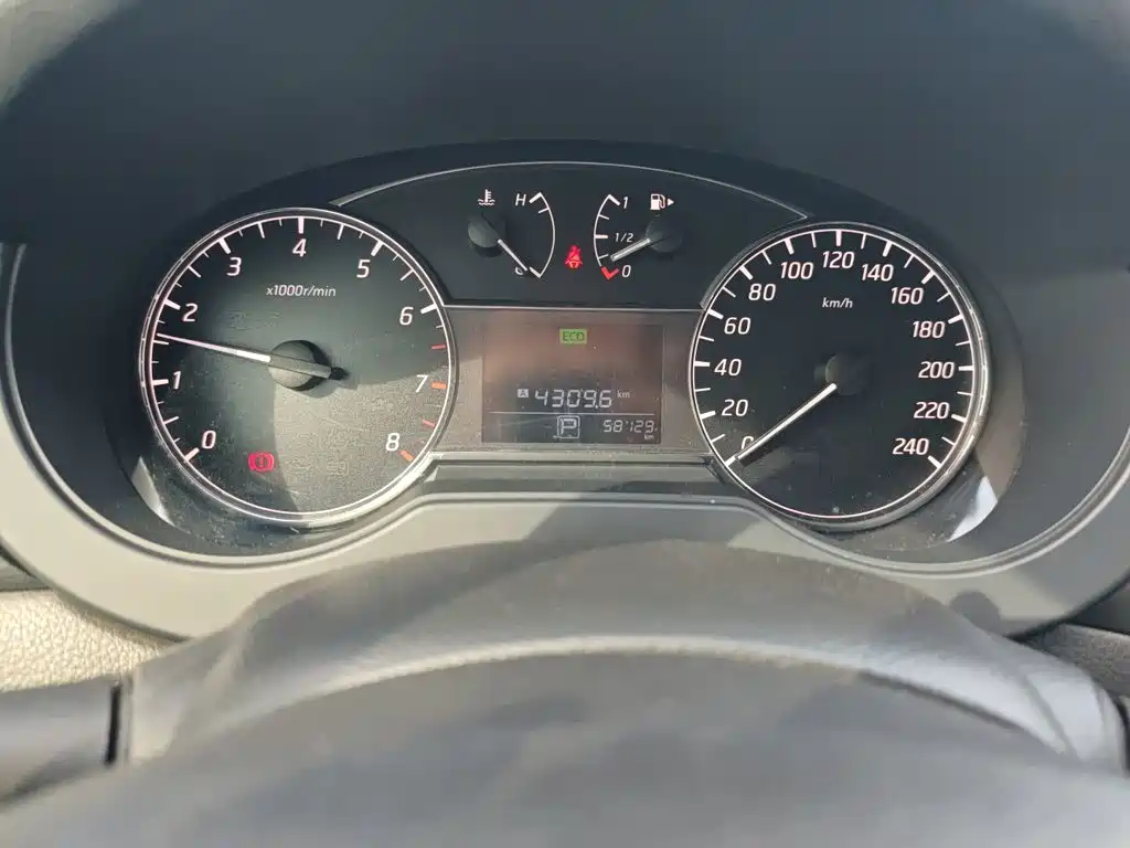 Nissan Tiida — миниатюра 11