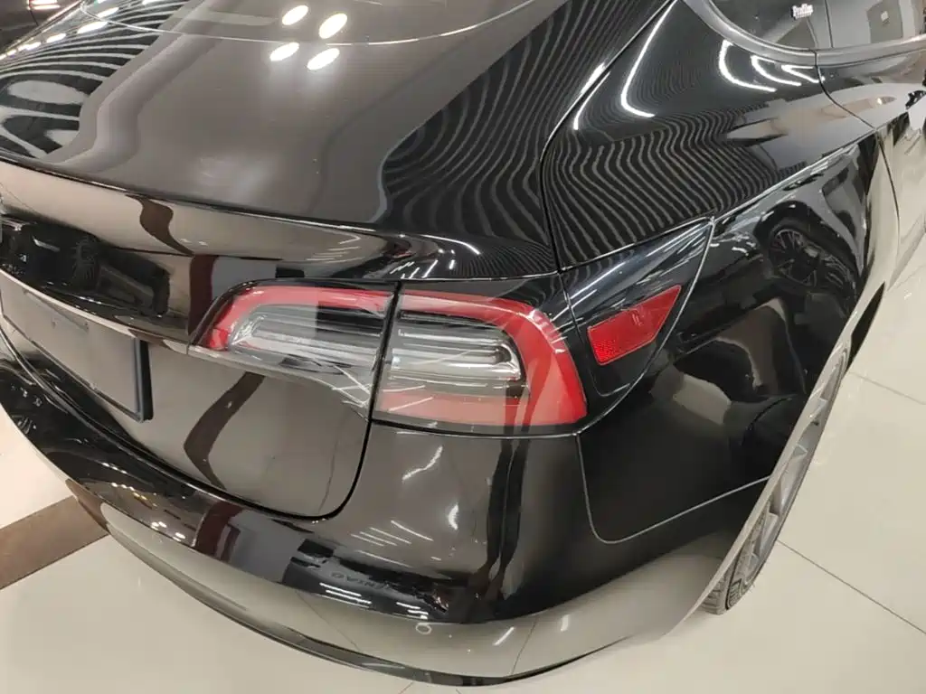 Tesla Model 3 — миниатюра 8