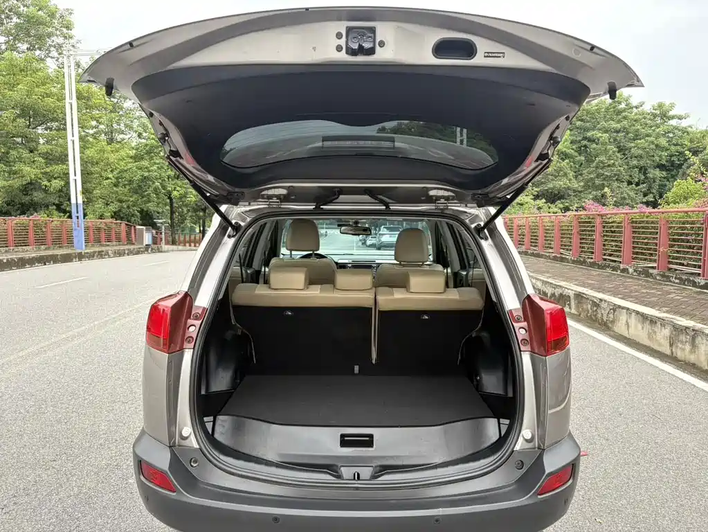 Toyota RAV4 — миниатюра 15