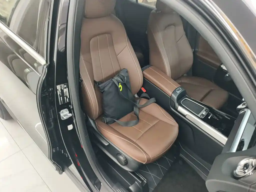 Mercedes-Benz GLB — миниатюра 25
