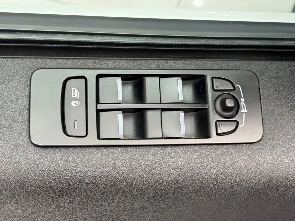 LAND ROVER DISCOVER SPORTS