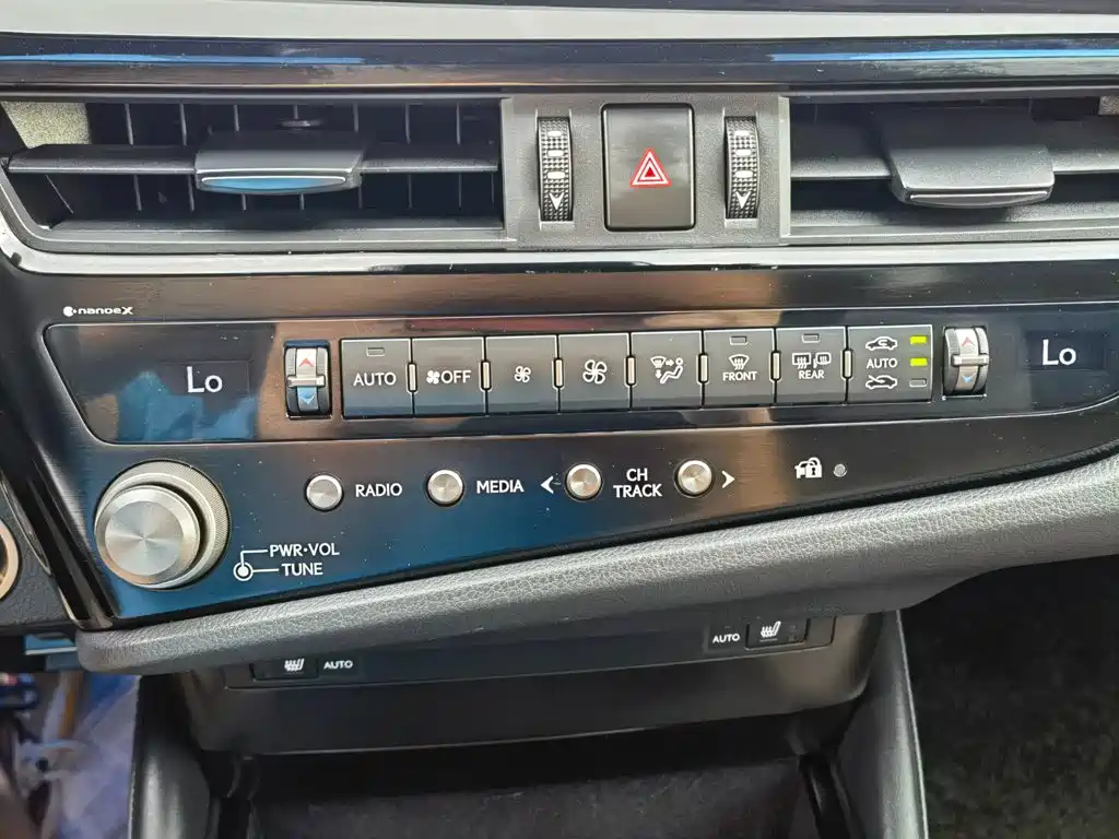 Lexus ES — миниатюра 18