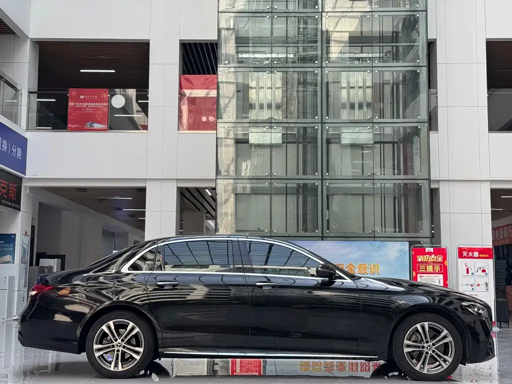 MERCEDES-BENZ E CLASS