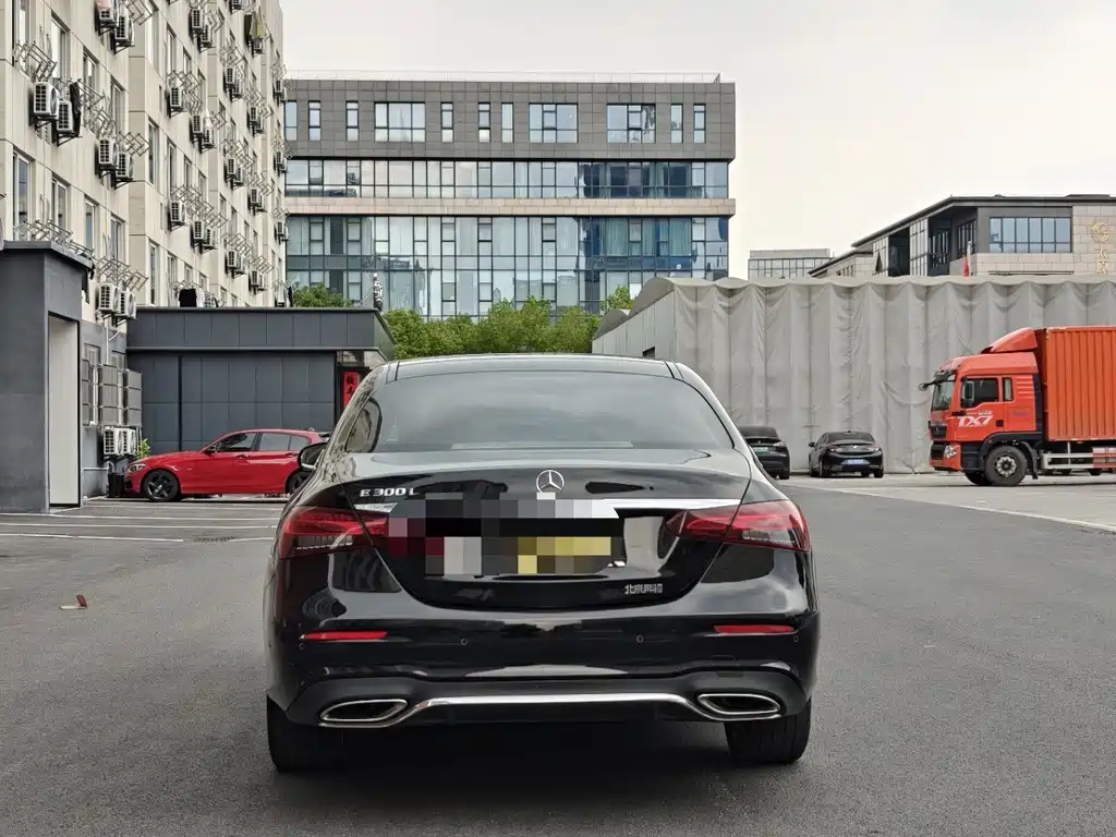 Mercedes-Benz E-Class — миниатюра 5