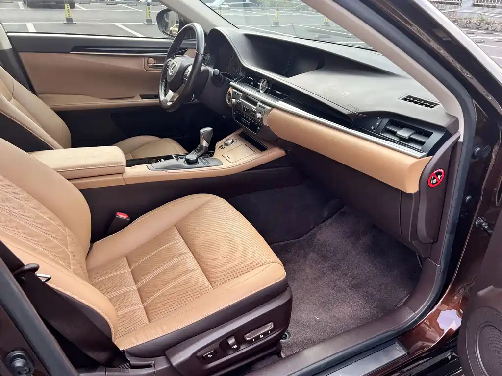 Lexus ES — миниатюра 10