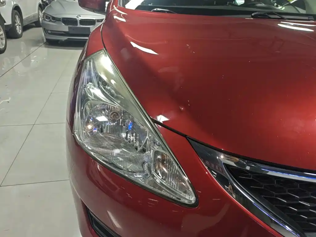 Nissan Tiida — миниатюра 11