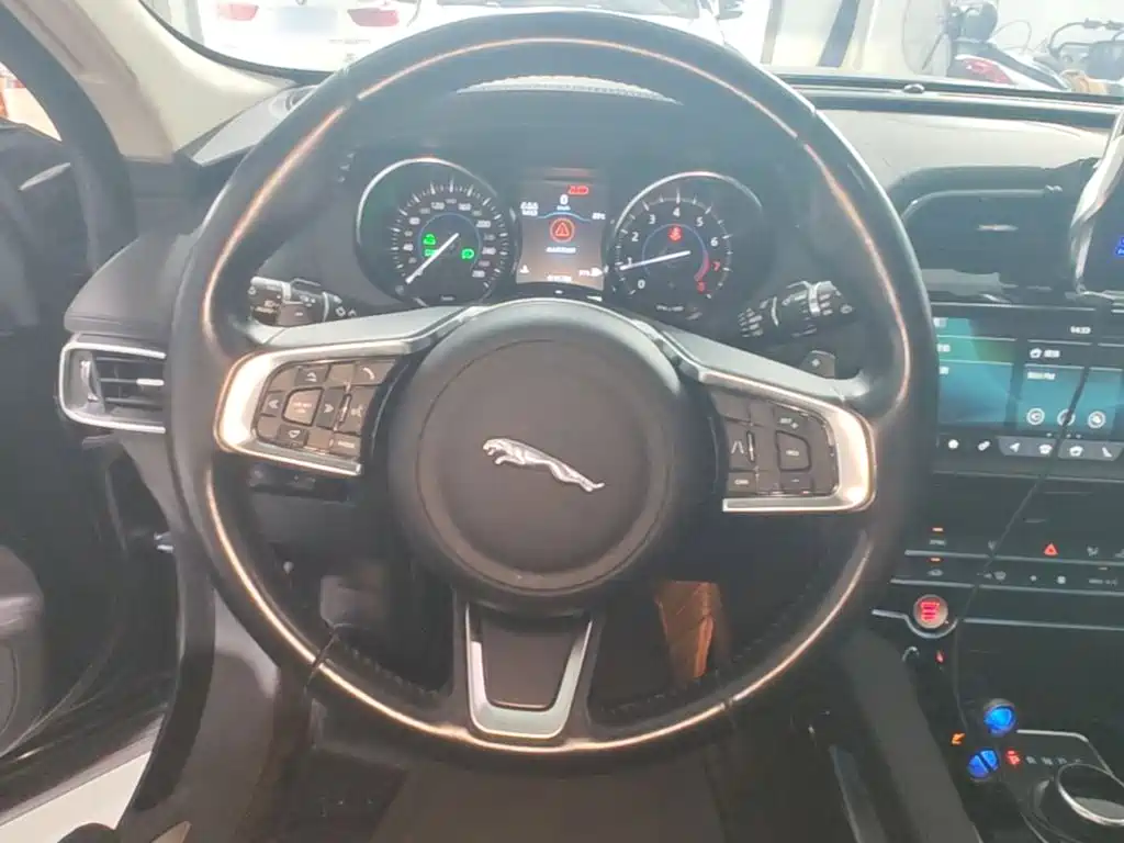 Jaguar F-PACE — миниатюра 11