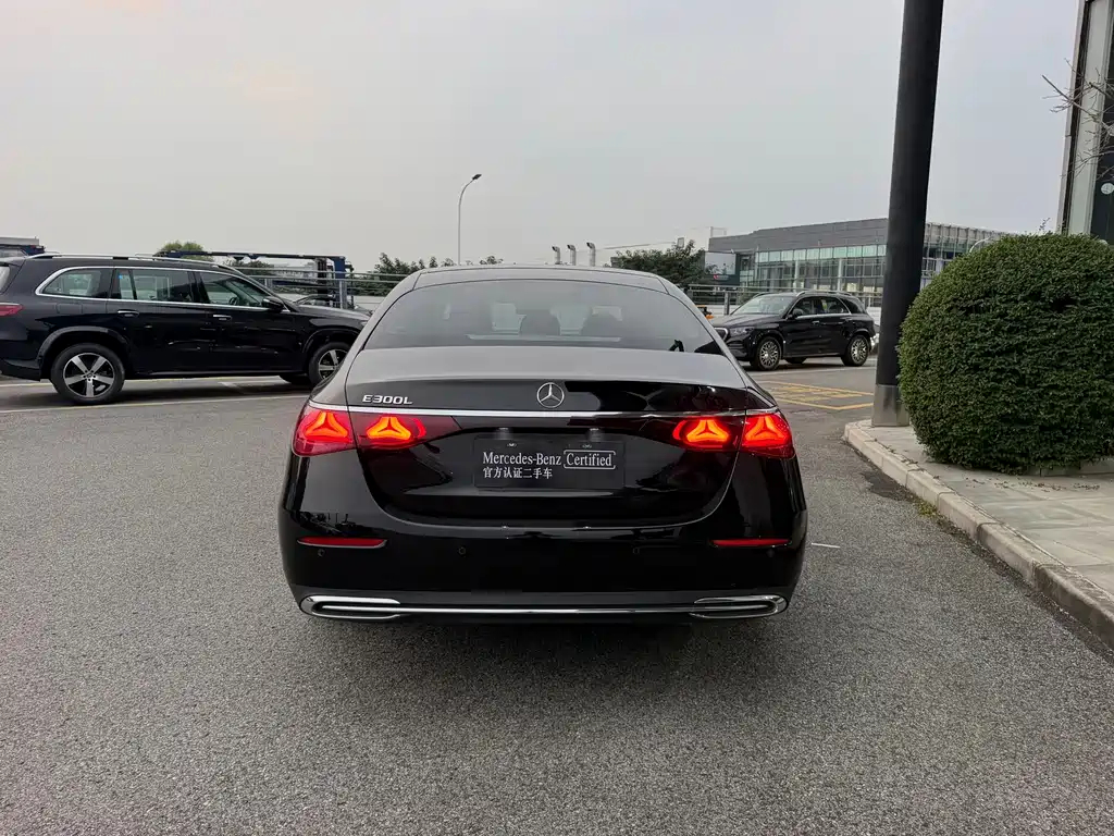Mercedes-Benz E-Class — миниатюра 5